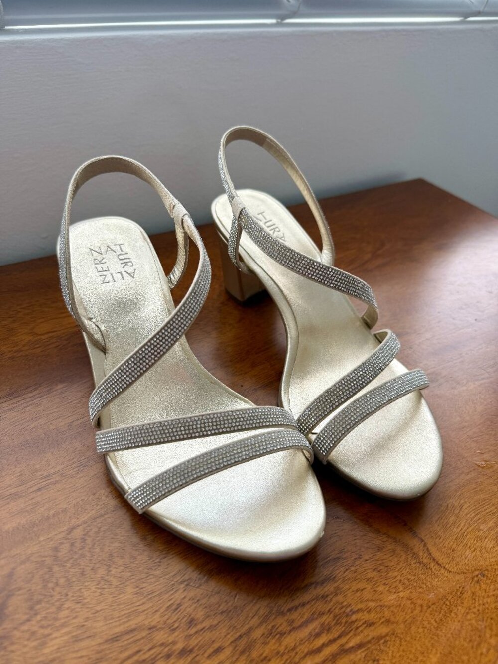 Chic Naturalizer Vanessa Sandal (Champagne)